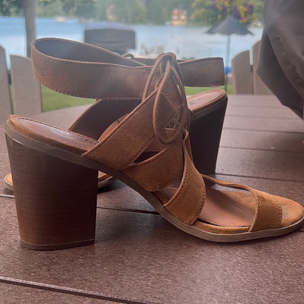 Candie’s Sandal. Womens 9.5